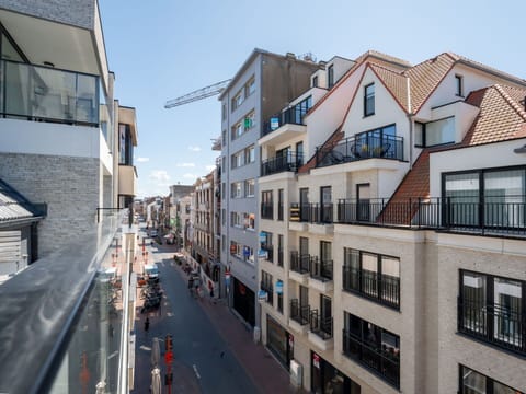 Building, Urban Area, City, Town, Neighbourhood, Apartment, Metropolitan Area, Residential Area, Urban Design, Street