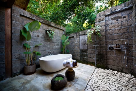Premium Bungalow (Free Yoga Session) | Bathroom | Separate tub and shower, eco-friendly toiletries, hair dryer, bathrobes