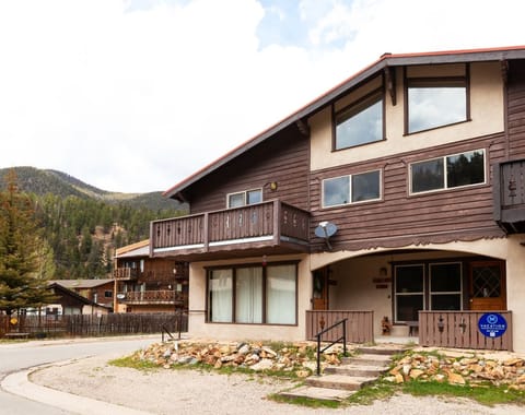 A mountain retreat nestled in a scenic alpine setting, surrounded by forested slopes and peaceful natural beauty.