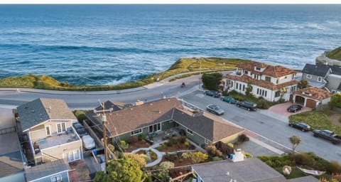 Welcome to "Cliff House". Oceanfront in Santa Cruz!