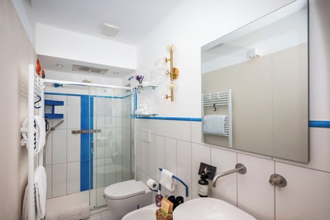 Superior Room, Sea View | Bathroom | Slippers