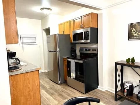 House, 3 Bedrooms | Private kitchen | Fridge, oven, coffee/tea maker, toaster