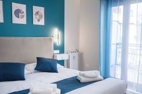 Standard Room | In-room safe, desk, laptop workspace, soundproofing
