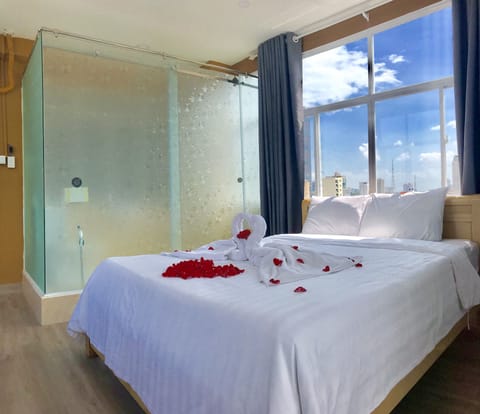 Panoramic Room | Premium bedding, desk, laptop workspace, soundproofing