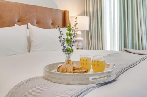 Deluxe Room, 1 King Bed, Non Smoking (3) | Premium bedding, WiFi (free), individually decorated