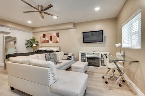Los Angeles Vacation Rental | Studio | 1BA | 500 Sq Ft | 1 Minor Step to Enter