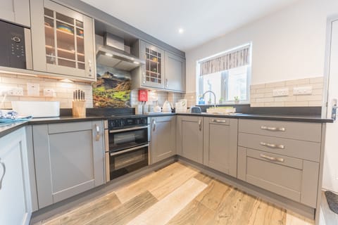 Silver Howe Cottage in Coniston kitchen
