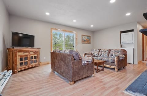 D6C29385-B593-47F1-BF22-0BCB606A5762_1_201_a