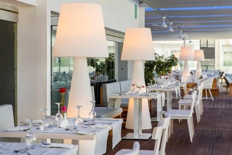 Breakfast, lunch served; international cuisine, pool views