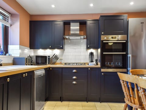 Kitchen/diner | Bow Cottage, Bourton On The Water