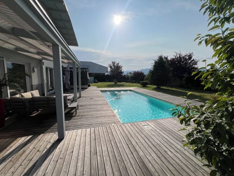 House, 2 Bedrooms, Mountain View | Living area | TV