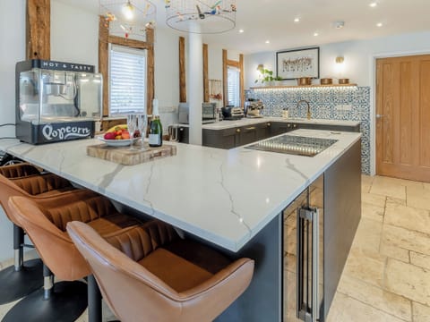Kitchen area | Granary Barn, Tacolneston