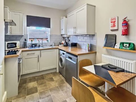 Kitchen | Amaya Five - Grantham Getaways, Grantham