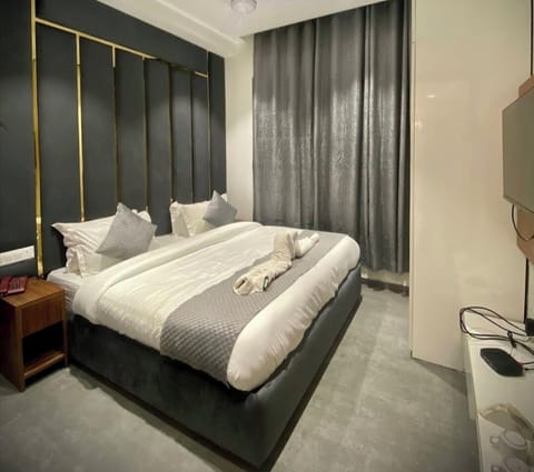 Classic Room | Desk, laptop workspace, free WiFi
