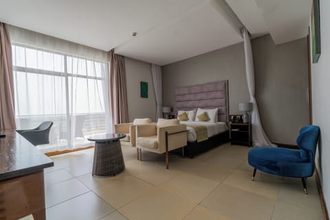 Deluxe Room, 1 King Bed, Non Smoking, Lake View | In-room safe, desk, laptop workspace, blackout drapes