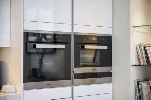 Double oven and grill - cook your desired meals and enjoy.