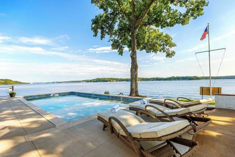 Private Pool with stunning views!