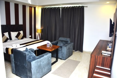Suite, Balcony, City View | Desk, laptop workspace, free WiFi