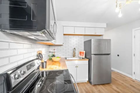 Kitchen with table for 4.