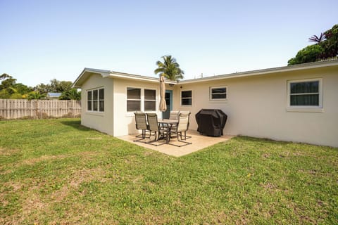 Fort Pierce Vacation Rental | 2BR | 1.5BA | 1 Step Required | 1,157 Sq Ft