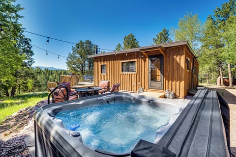 Divide Vacation Rental | 3BR | 1BA | 2 Steps to Enter | 900 Sq Ft