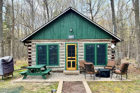 Park Falls Vacation Rental | 1BR | 1BA | 560 Sq Ft | 1 Step to Enter