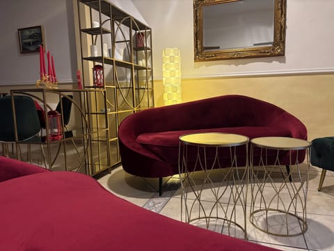 Comfort Room | Hypo-allergenic bedding, in-room safe, desk, blackout drapes