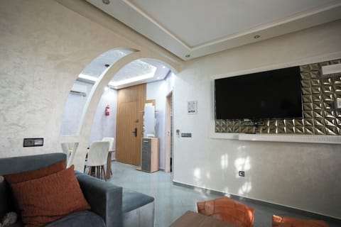 Fireplace, heated floors