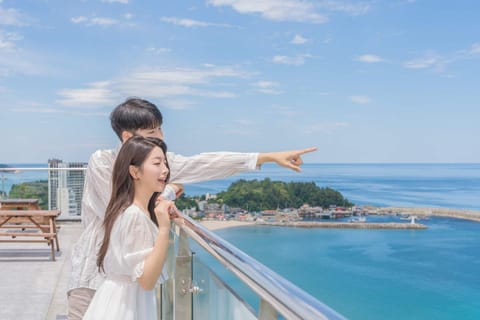 Sunrise Ocean View B | Premium bedding, desk, laptop workspace, WiFi (free)