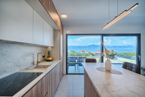 a06c8c60-4212-4c53-807a-f42d548437f8