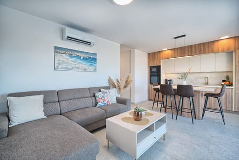 5b273e26-8f37-4c59-863a-78797f665396