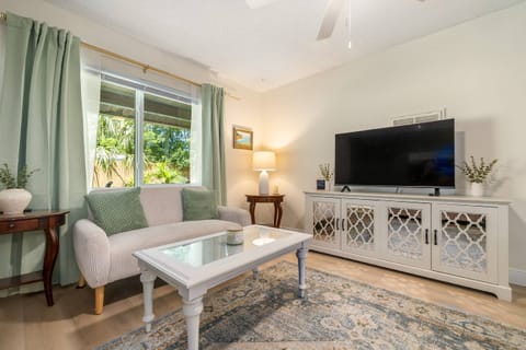 Natural Light in every room!