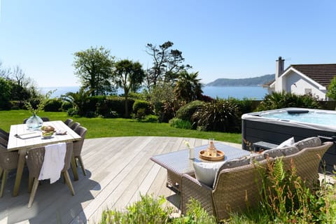 Garden at Point House, Charlestown, Cornwall, self catering with Beach Retreats.