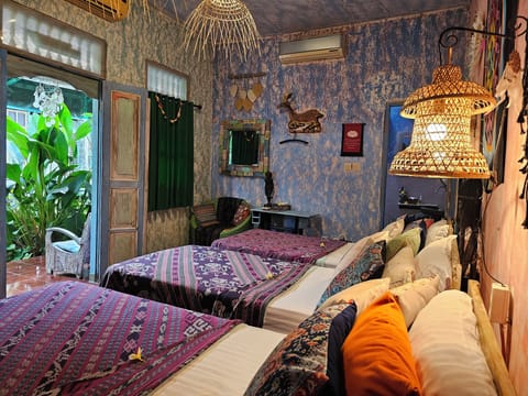 Standard Triple Room, 3 Twin Beds, Non Smoking, Garden View | Individually decorated, individually furnished, bed sheets