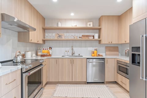 Fully equipped kitchen. (Point View Luxe)