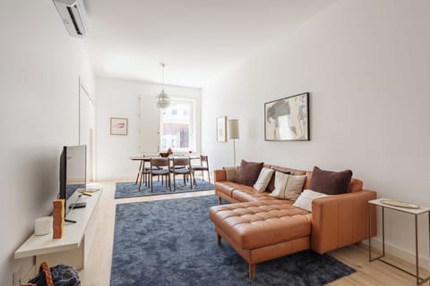 Spacious living room with Air Conditioning and a SMART TV