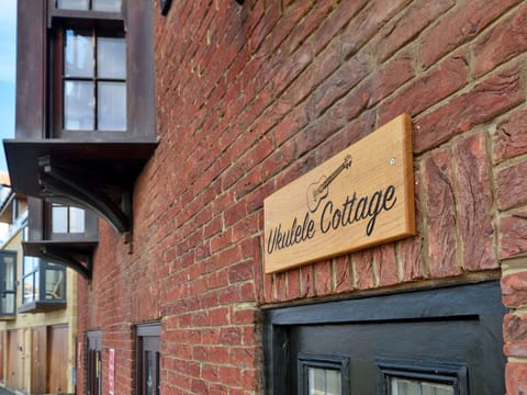 Residential Area, Urban Design, Apartment, Landscaping, Estate, Balcony, Villa, Mansion