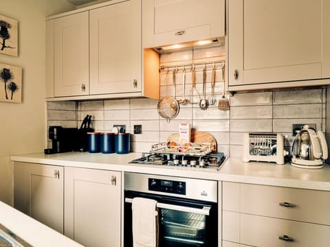 House, Cottage, Freezing, Village, Mountain Village, Resort, Snow, Winter, Alps