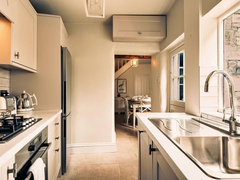 House, Cottage, Freezing, Village, Mountain Village, Resort, Snow, Winter, Alps