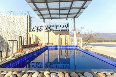 Pool waterfall