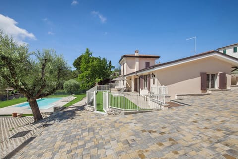 d12cb0dd-4211-4285-b6ac-cfda58f68f25