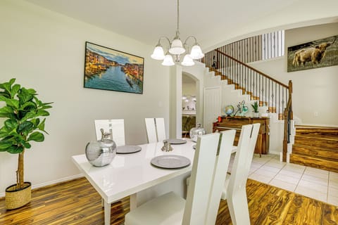 House (5 Bedrooms) | Interior