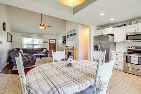 House (3 Bedrooms) | Interior