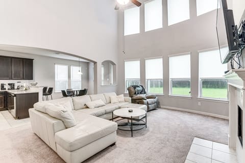 House (5 Bedrooms) | Front of property