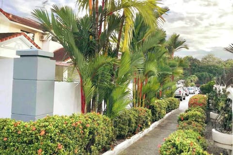 House, 4 Bedrooms, Smoking | Garden