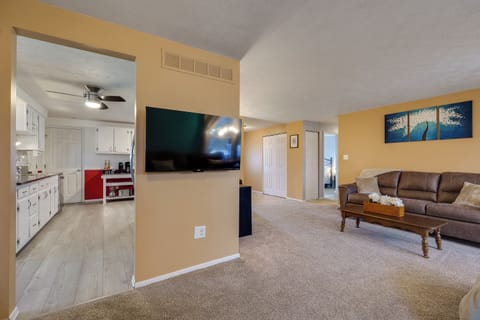 High-Definition Smart TV Riverside Ohio Airbnb