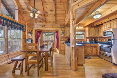 House, Multiple Beds, Hot Tub, Garden View (Catch Me If You Can) | Private kitchen