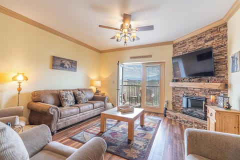 Condo, Multiple Beds, Balcony, Mountain View (Mountain View Condo 3702) | Living area