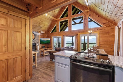 House, Multiple Beds, Hot Tub, Mountain View (Serenity Now) | Interior