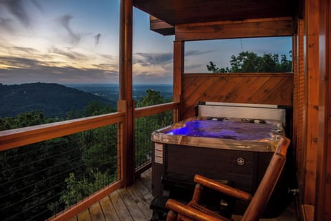 House, Multiple Beds, Kitchen, Mountain View (As Good As It Gets) | Outdoor spa tub